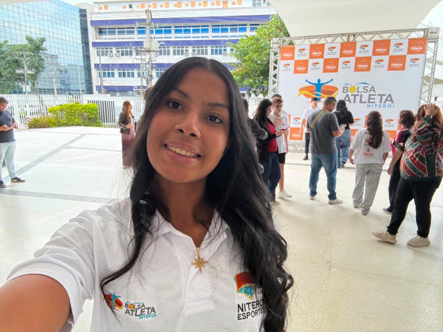 Promessa nas Águas: Como o Bolsa Atleta de Niterói Impulsiona a Jovem Multicampeã Lavinnia